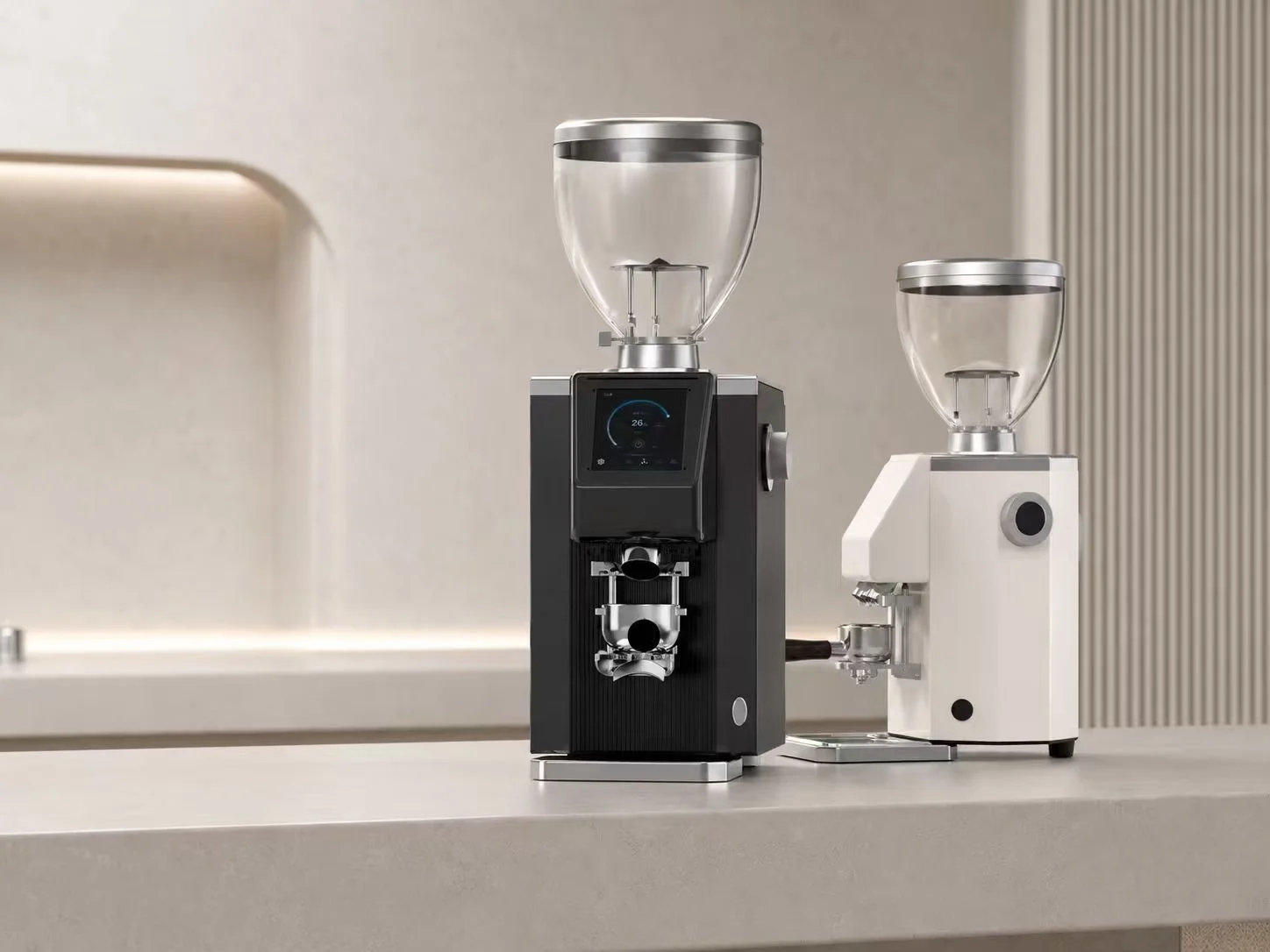 ZILONG ZL810 professional commercial coffee grinder in a cafe